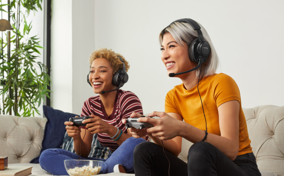 JBL_Quantum200_Q300_Lifestyle1