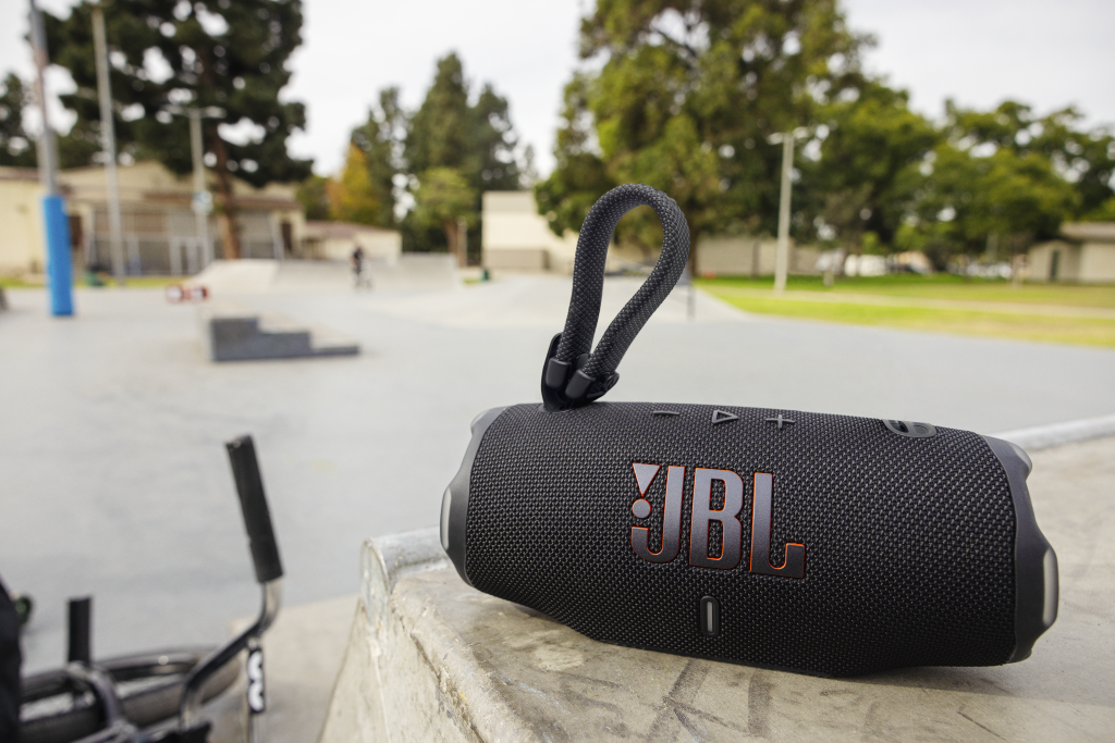 LS_JBL_CHARGE6_LIFESTYLE_BMX_258A0114_x12-1024x683