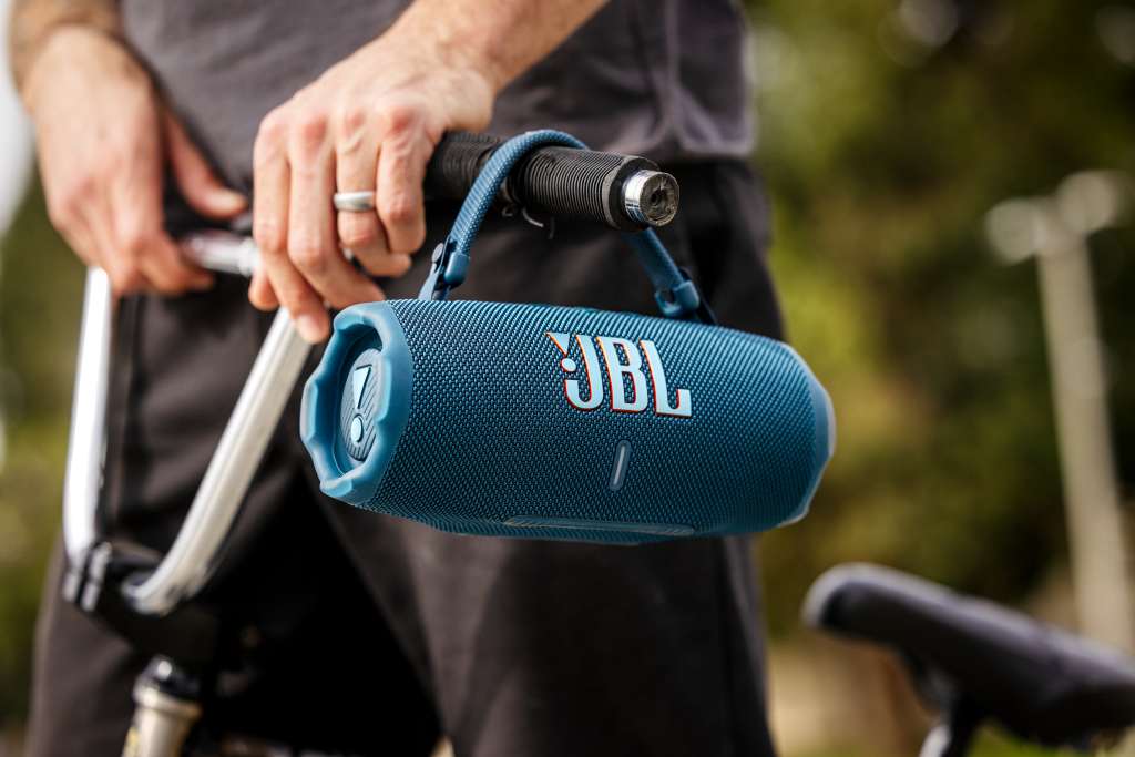 LS_JBL_CHARGE6_LIFESTYLE_BMX_EU6A8085_x1-1024x683