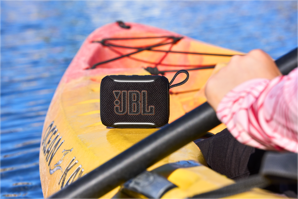 LS_JBL_GO5_LIFESTYLE_BLACK_DSC09394_x2-1-1024x683