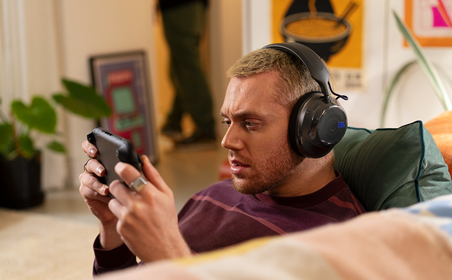 JBL_Quantum_520-lifestyle03-black